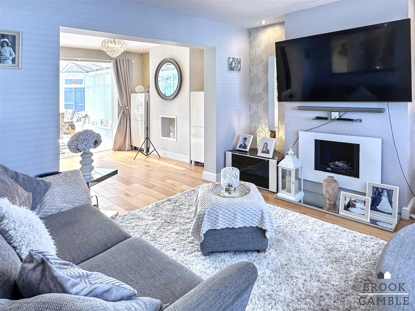 3 Bedroom House. Downs Avenue in Eastbourne, East Sussex 3